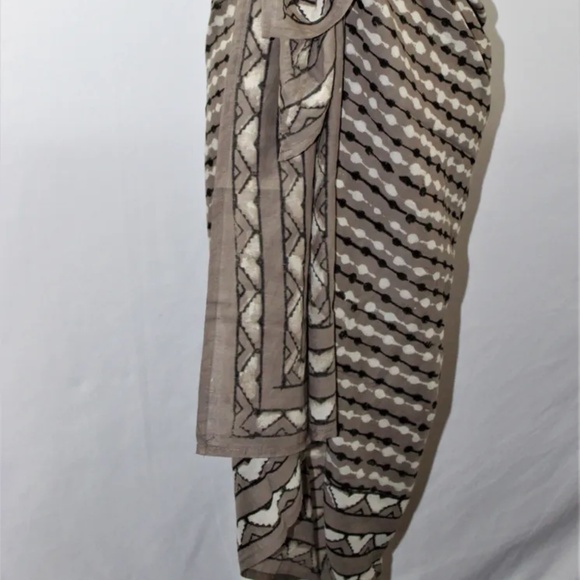 Versatile Khaki India Print Cotton Fabric, 45 X 71 Inches - Picture 3 of 5